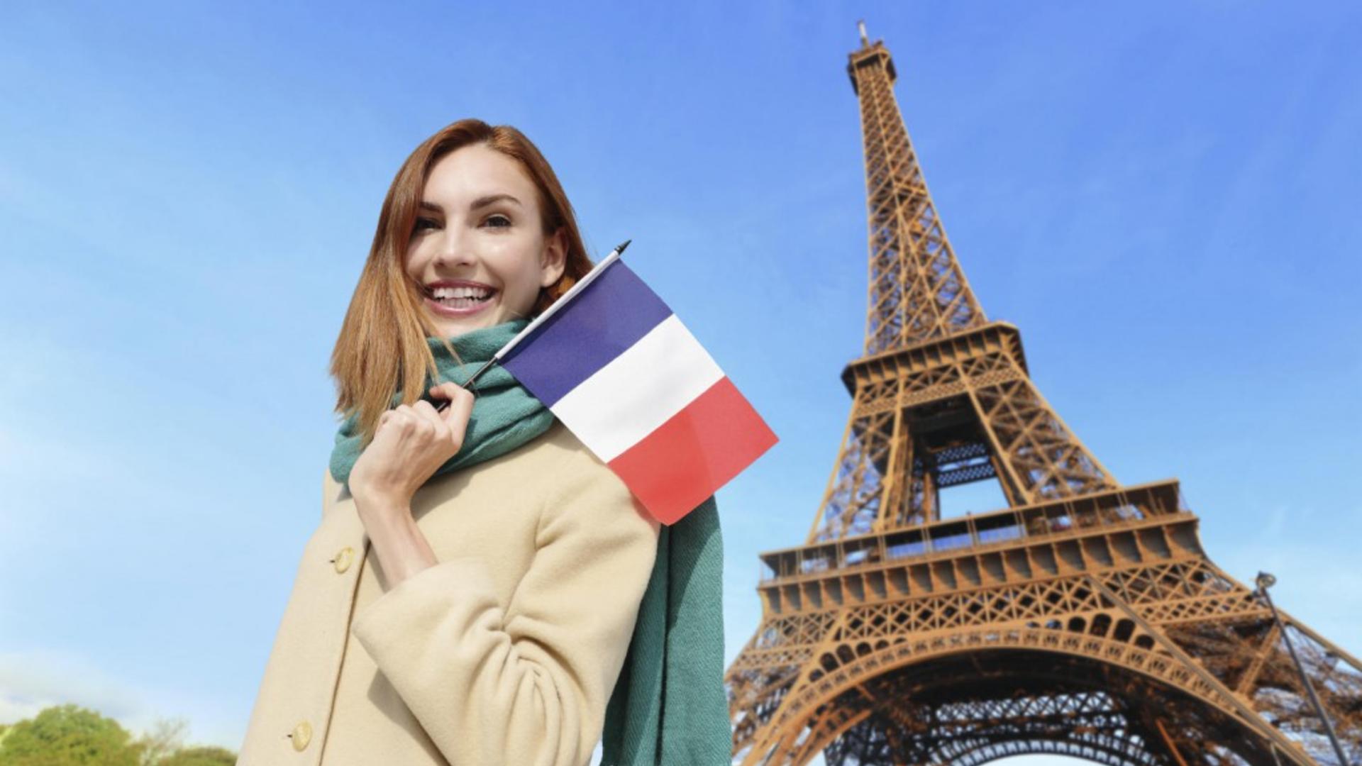 She s french. Девушки Франции. Французский язык. Девушка с флагом Франции. Франция люди.